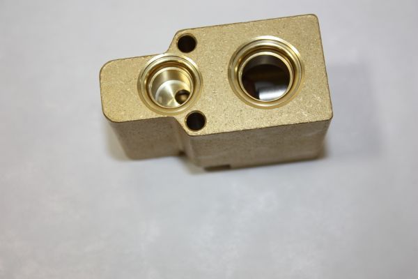 160063910